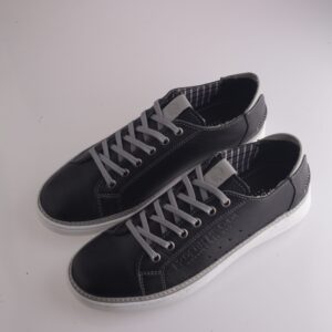 Modern Mbadada Black low cut classics edition sneaker