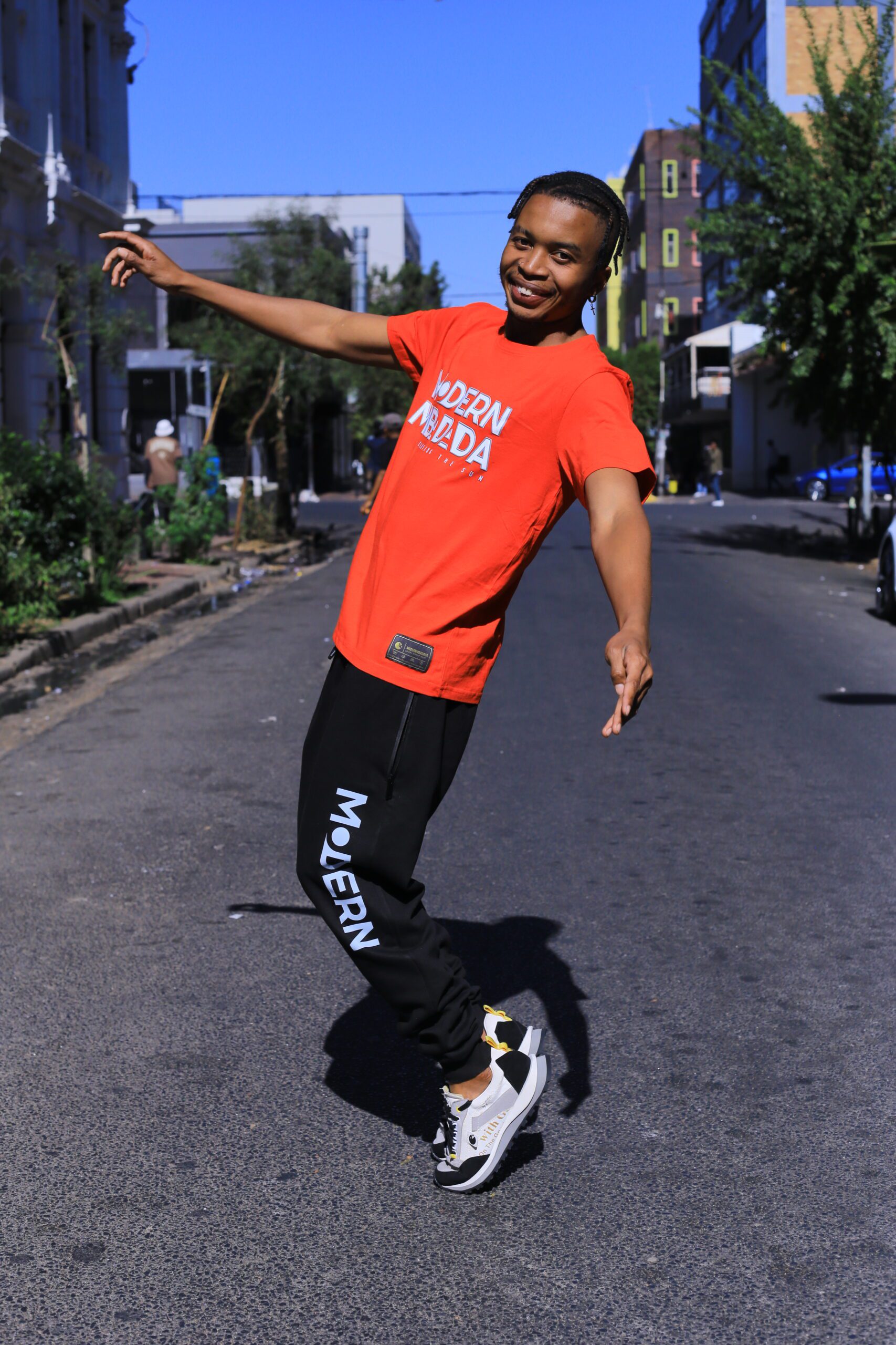 Modern Mbadada simple t-shirt - Image 8