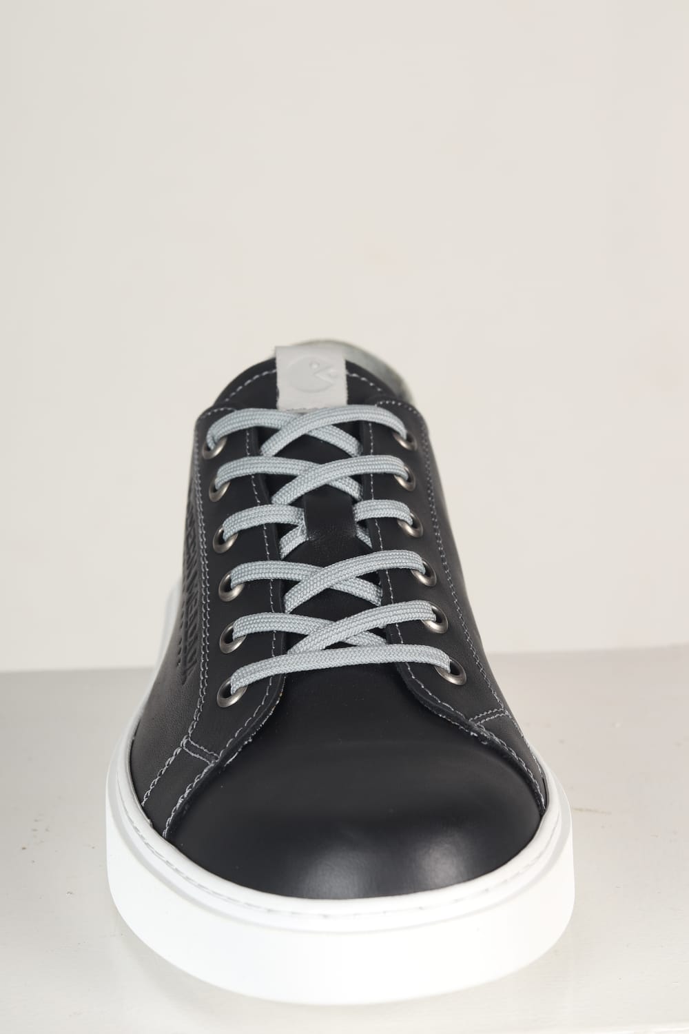 Modern Mbadada Mpintshi Black /white sole - Image 3