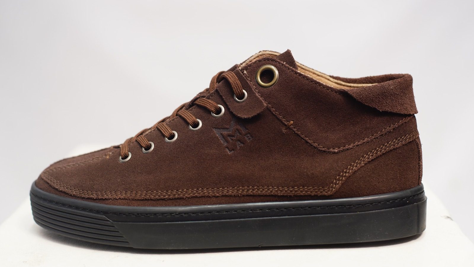 Modern Mbadada Make my shoe brown concept